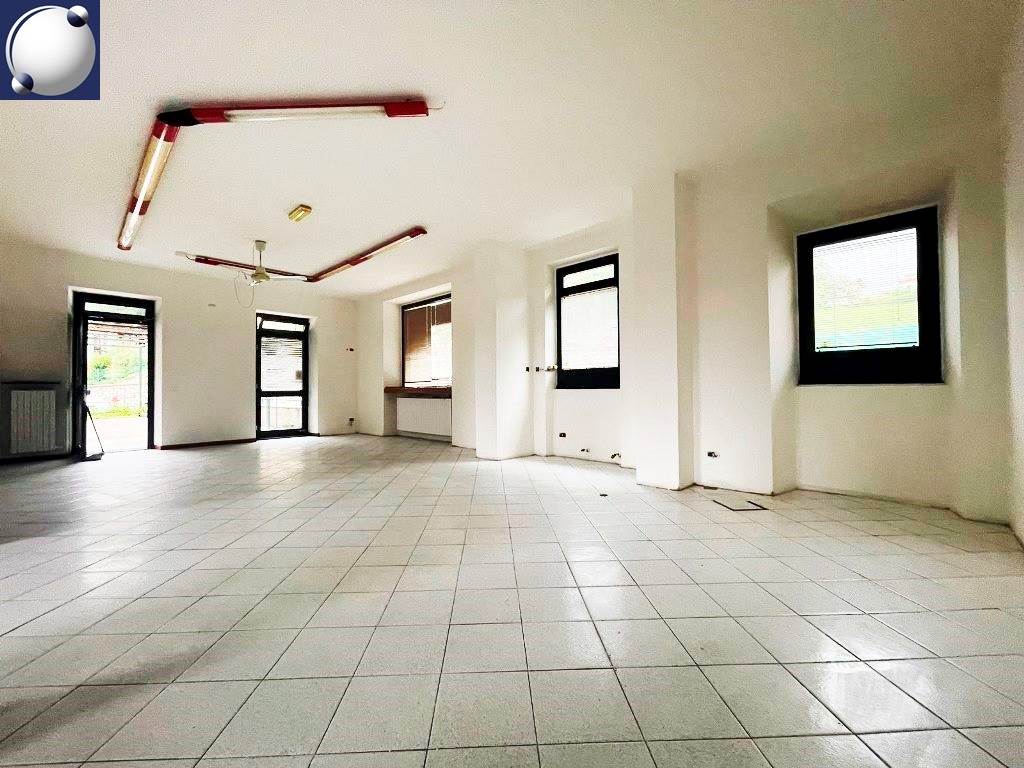 Rif. 9077 - Eupilio/Negozio