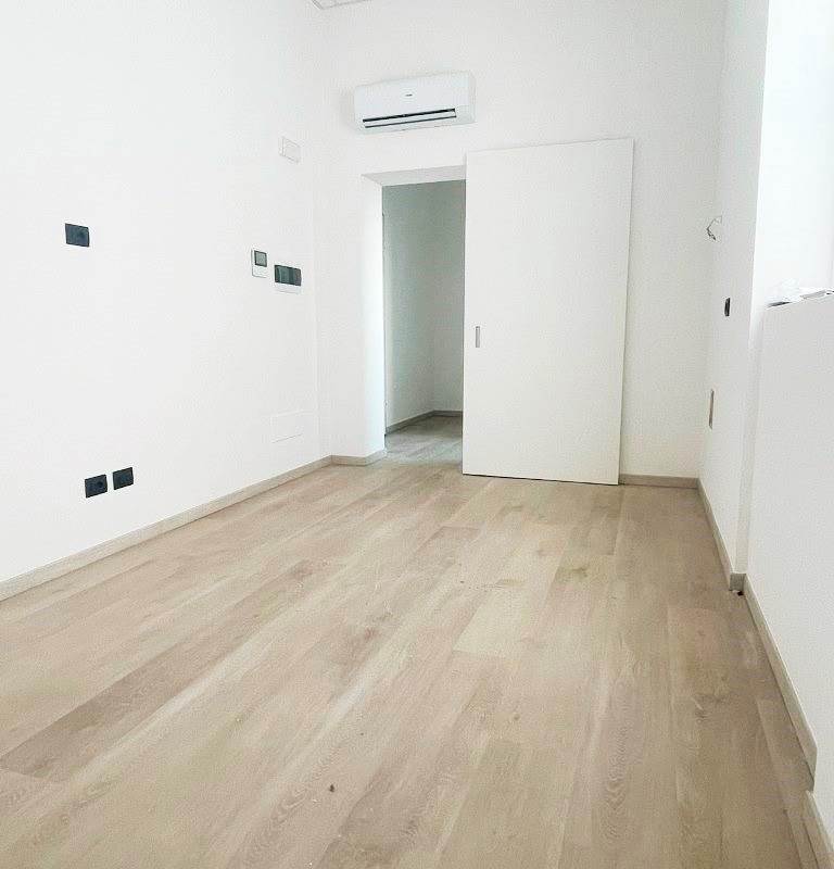 Rif. 9046 - Erba/Ufficio