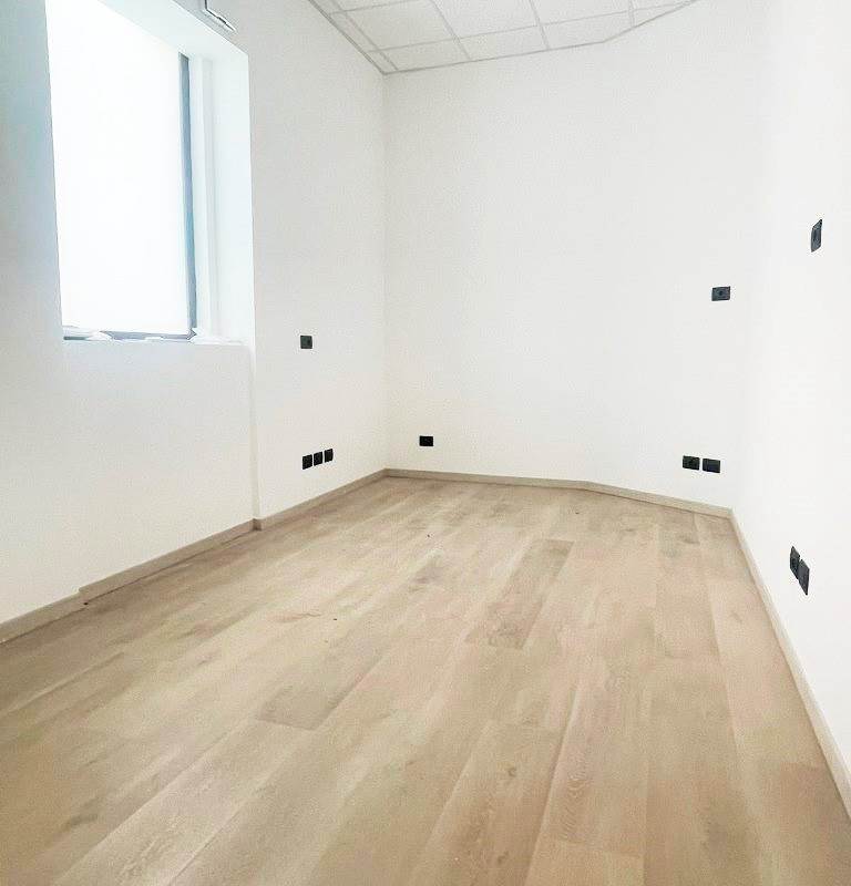 Rif. 9046 - Erba/Ufficio