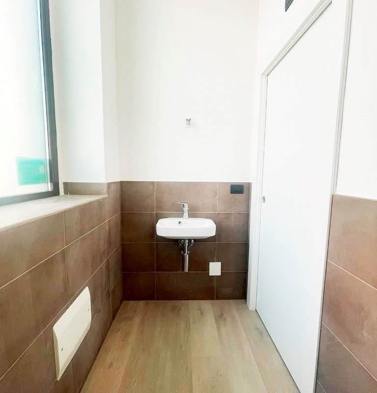 Rif. 9046 - Erba/Ufficio