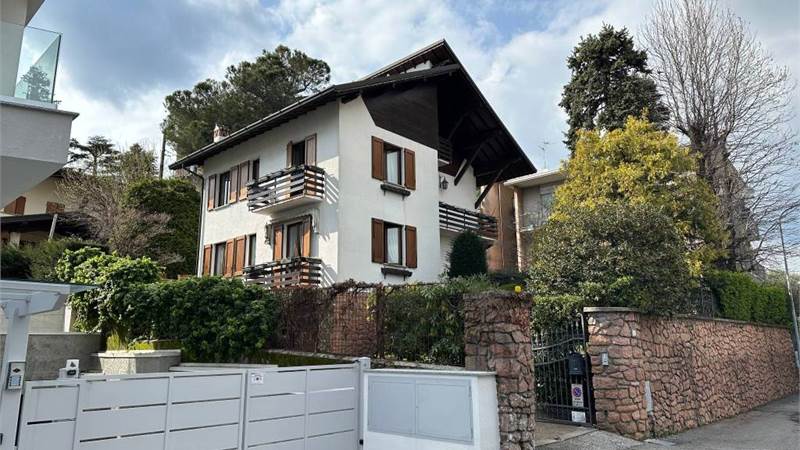 SPLENDIDA DIMORA IN COLLINA