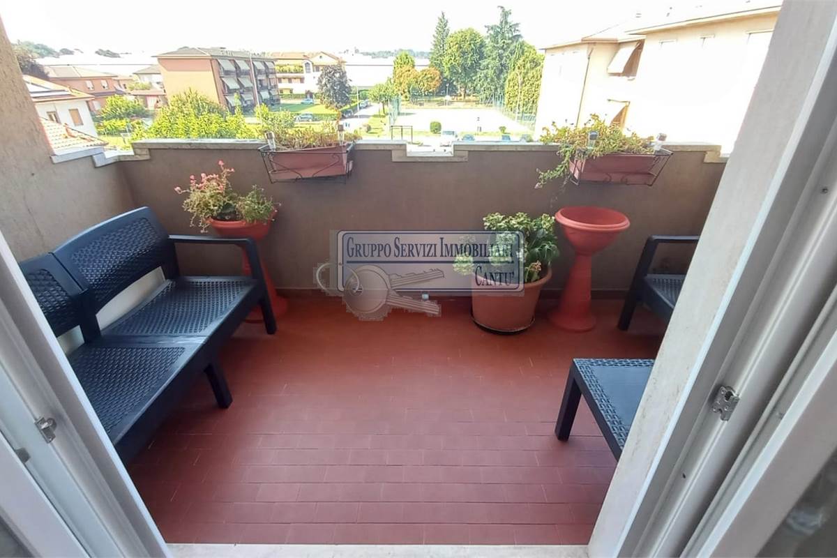 Ristrutturato con terrazzino box cantina e p. auto