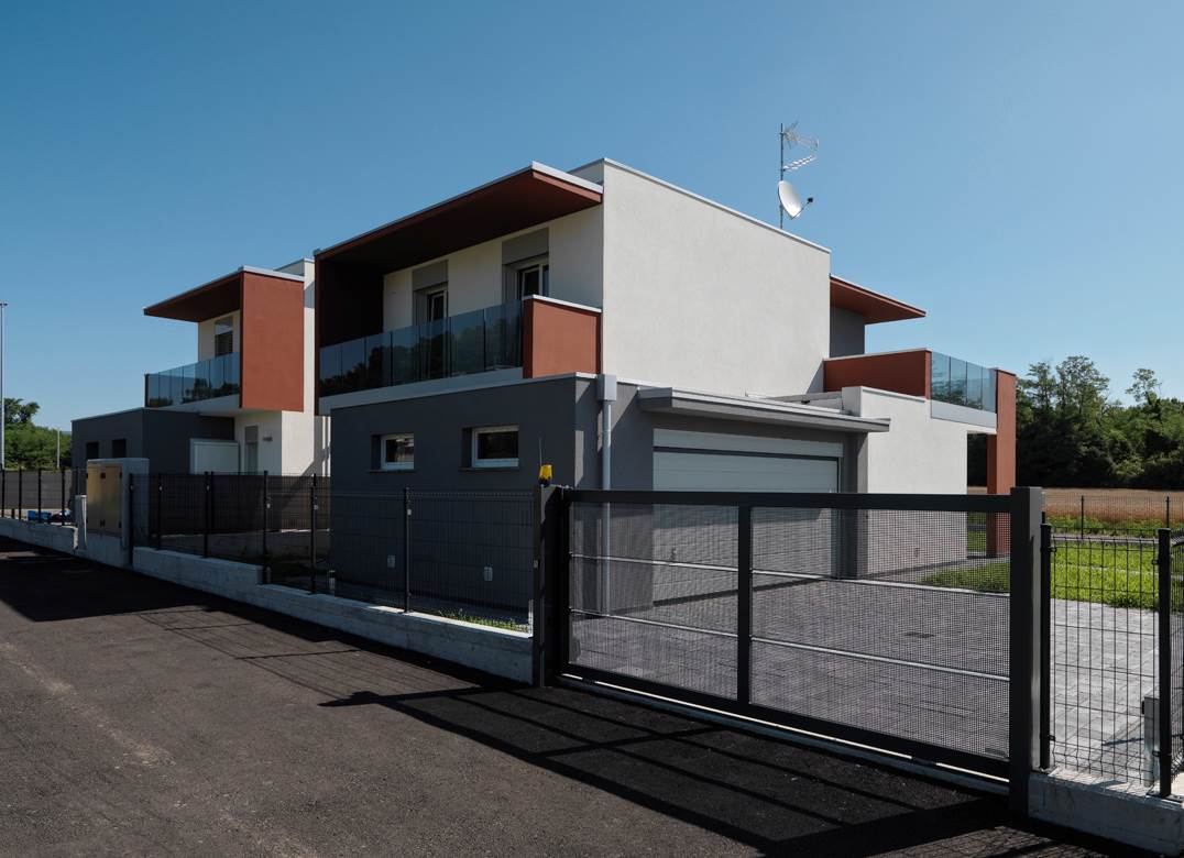 VILLA INDIPENDENTE CON GIARDINO