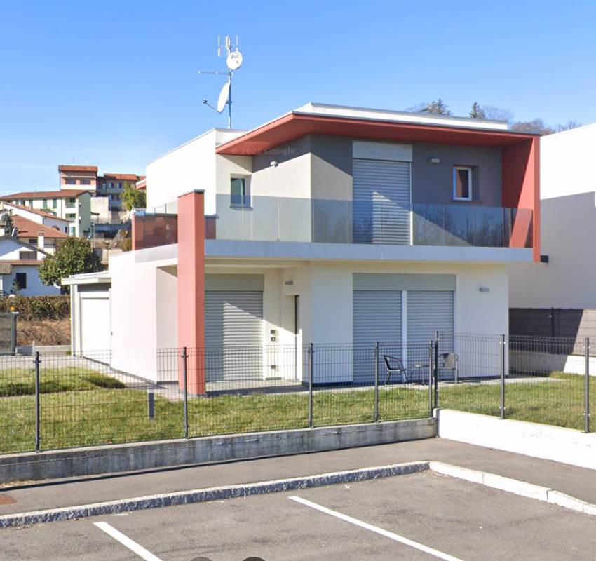 VILLA INDIPENDENTE CON GIARDINO