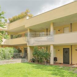 Libero ampio monolocale con giardino