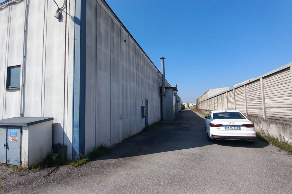 capannone industriale produttivo