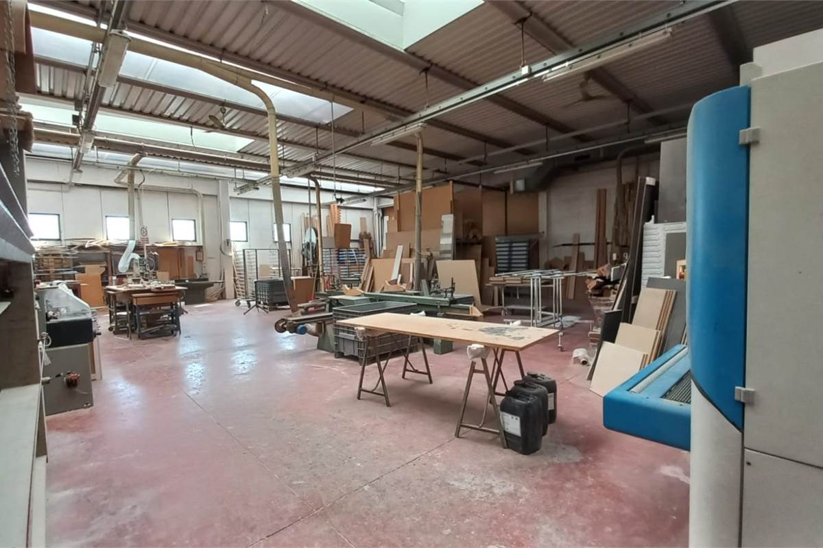 capannone industriale produttivo