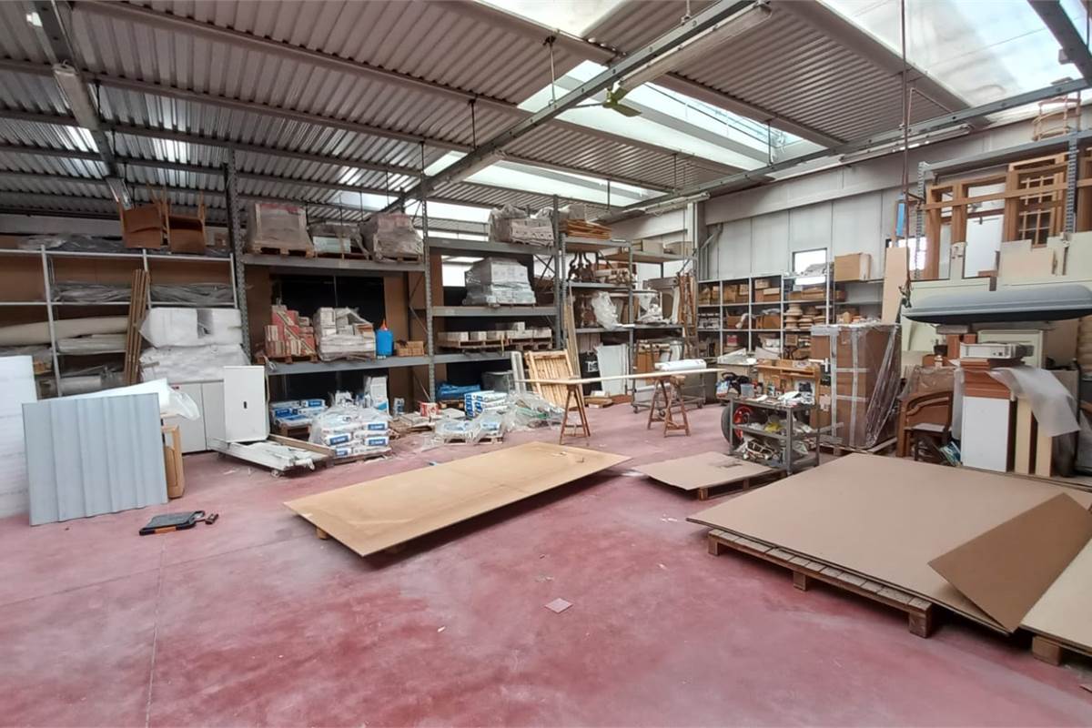 capannone industriale produttivo