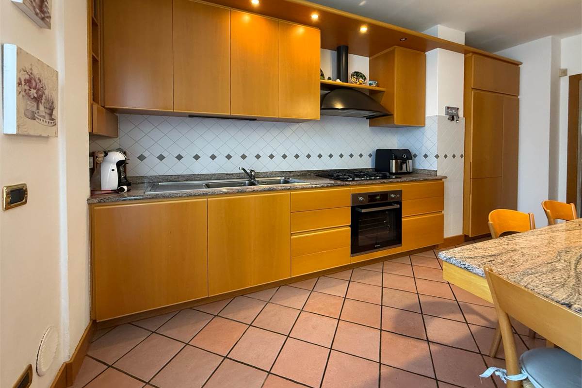 Attico  con terrazzi e box 