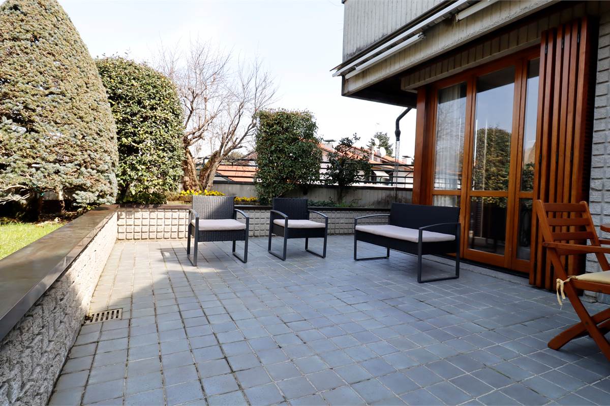 Attico  con terrazzi e box 