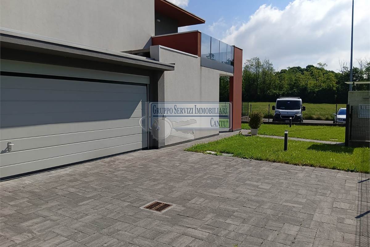 VILLA INDIPENDENTE CON GIARDINO