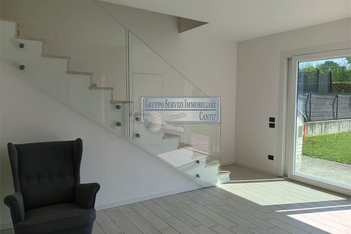 VILLA INDIPENDENTE CON GIARDINO