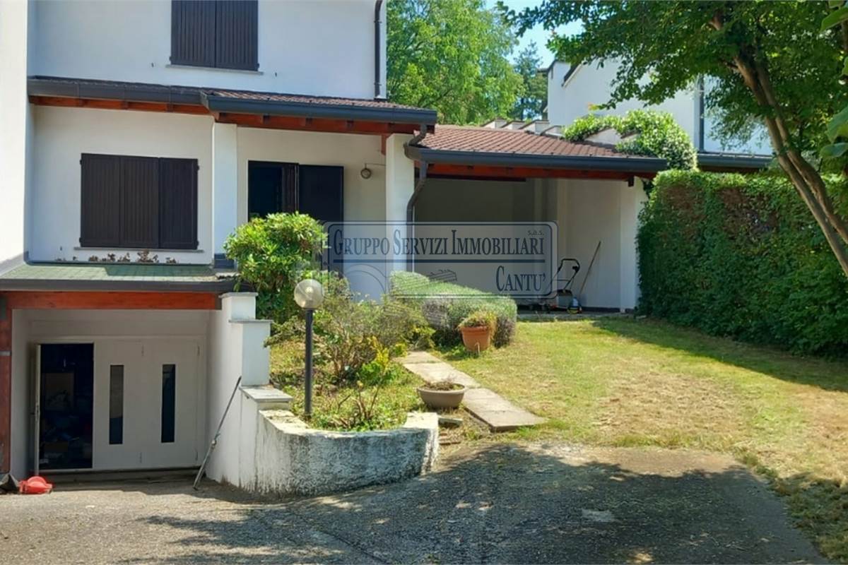 Libera villa a schiera con ingresso indipendente 