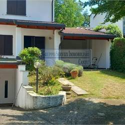 Libera villa a schiera con ingresso indipendente 