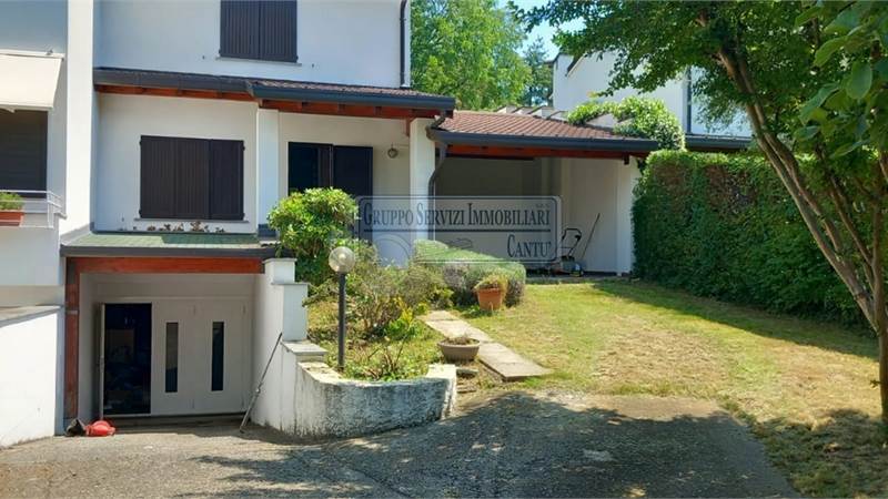Libera villa a schiera con ingresso indipendente 