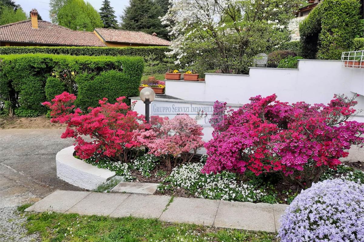 Libera villa a schiera con ingresso indipendente 