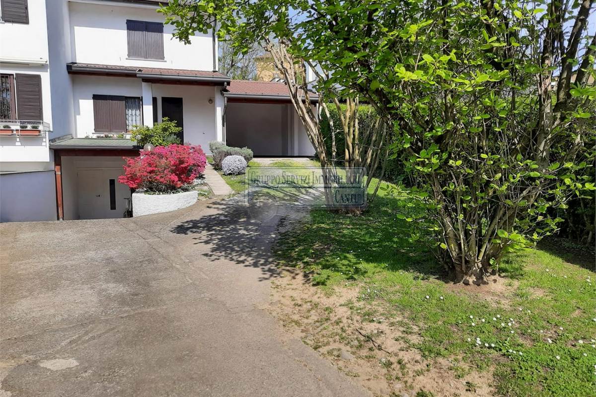 Libera villa a schiera con ingresso indipendente 
