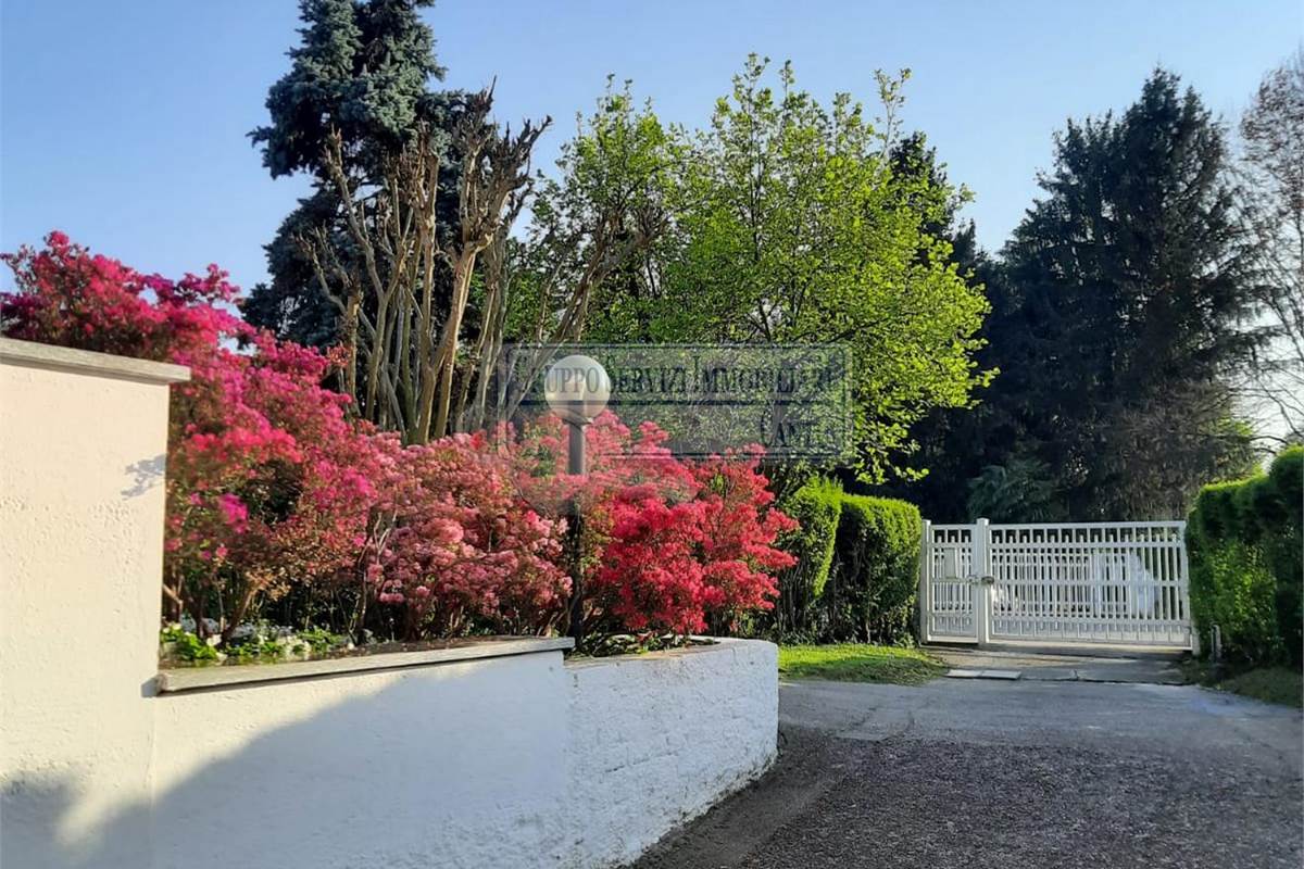 Libera villa a schiera con ingresso indipendente 