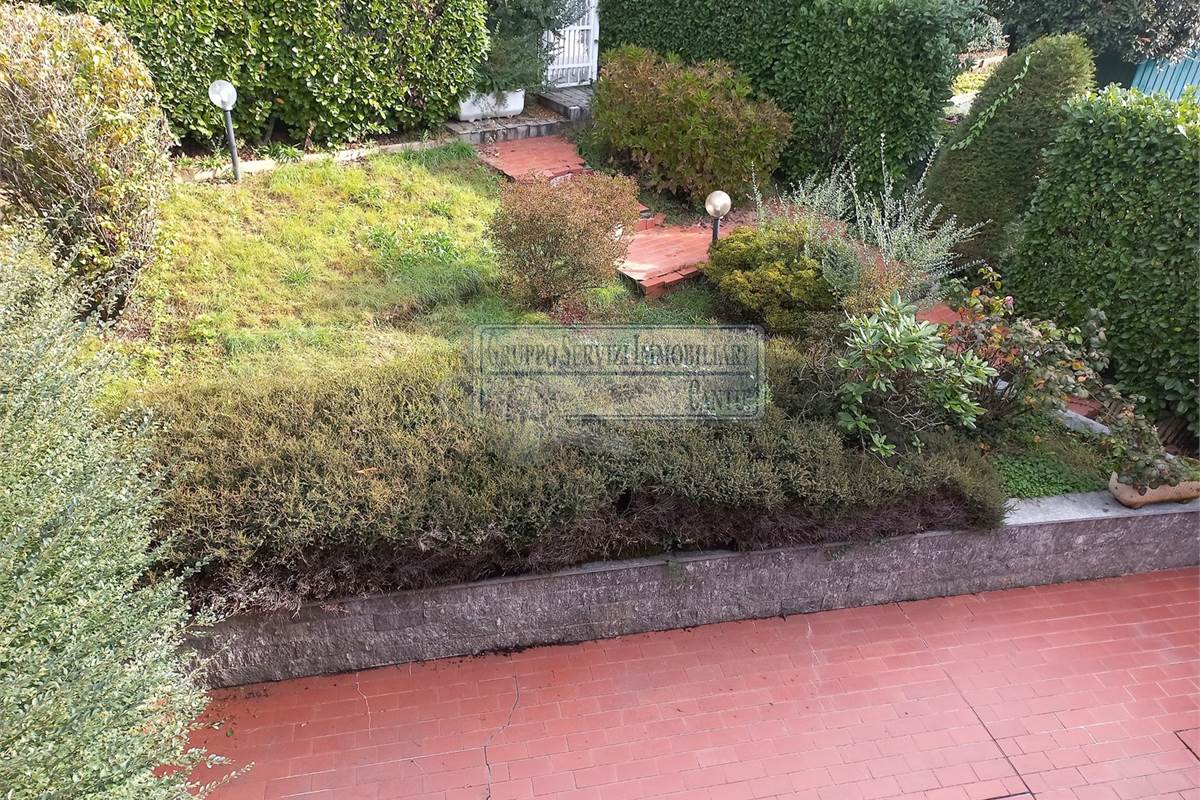 Libera villa a schiera con ingresso indipendente 