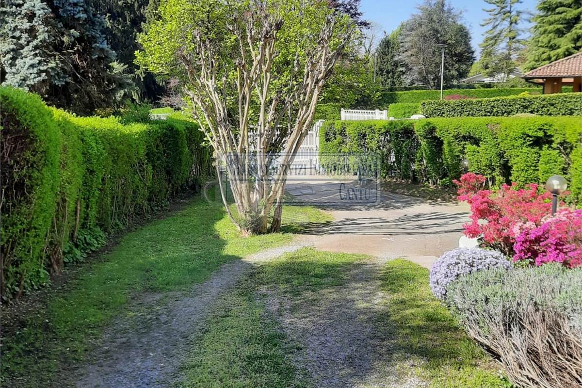 Libera villa a schiera con ingresso indipendente 