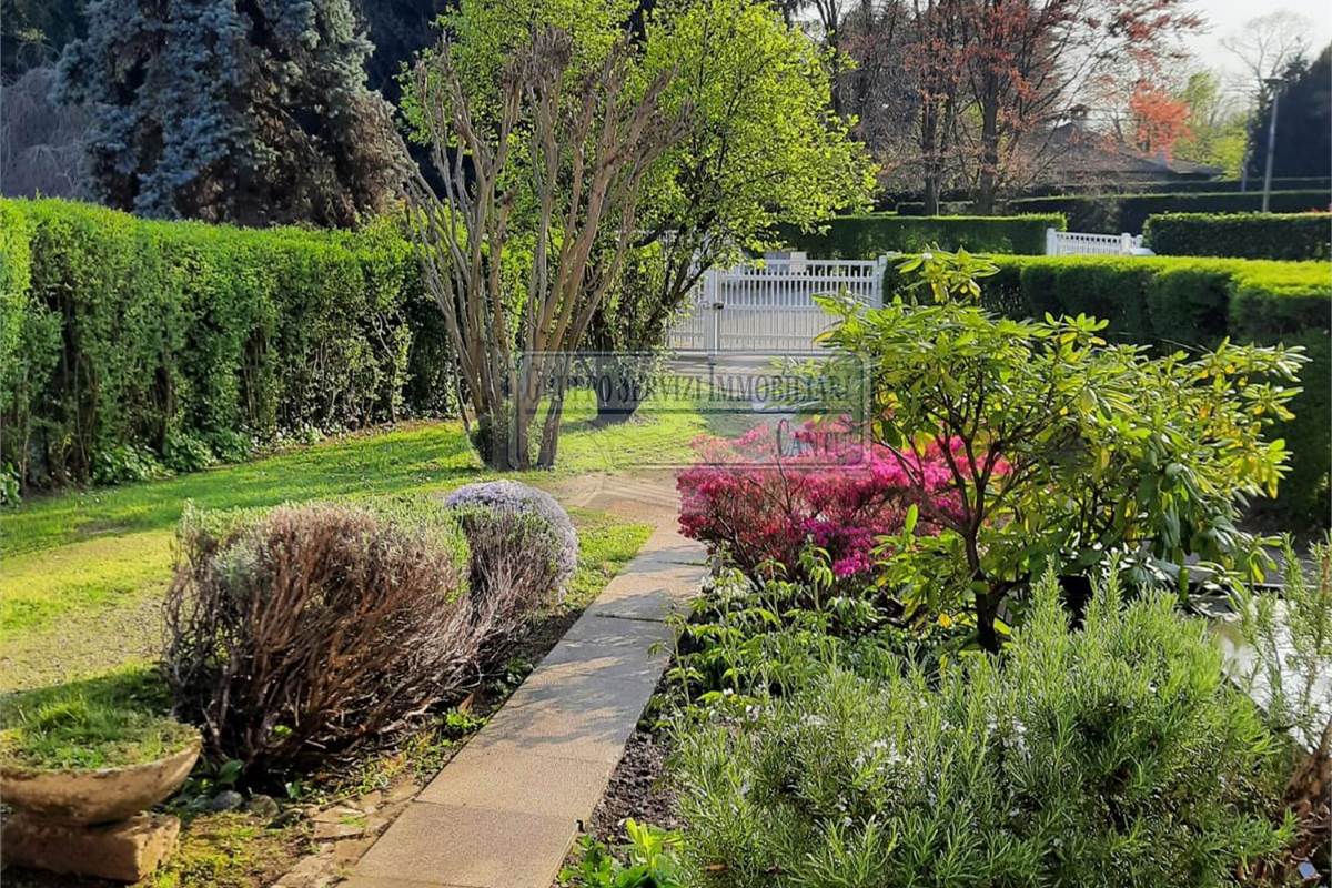 Libera villa a schiera con ingresso indipendente 