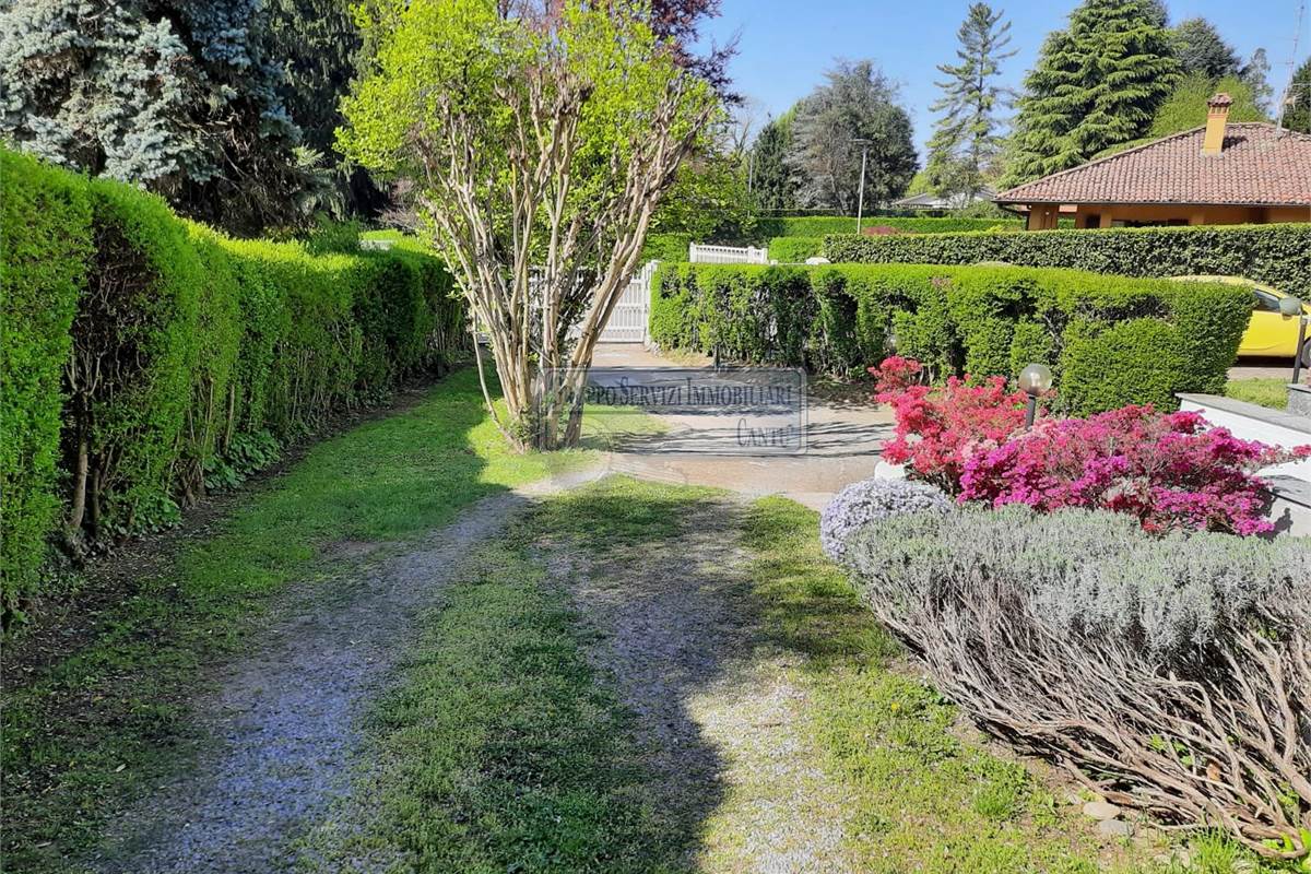 Libera villa a schiera con ingresso indipendente 