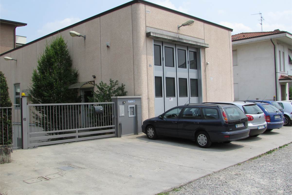 libero capannone produttivo  industriale
