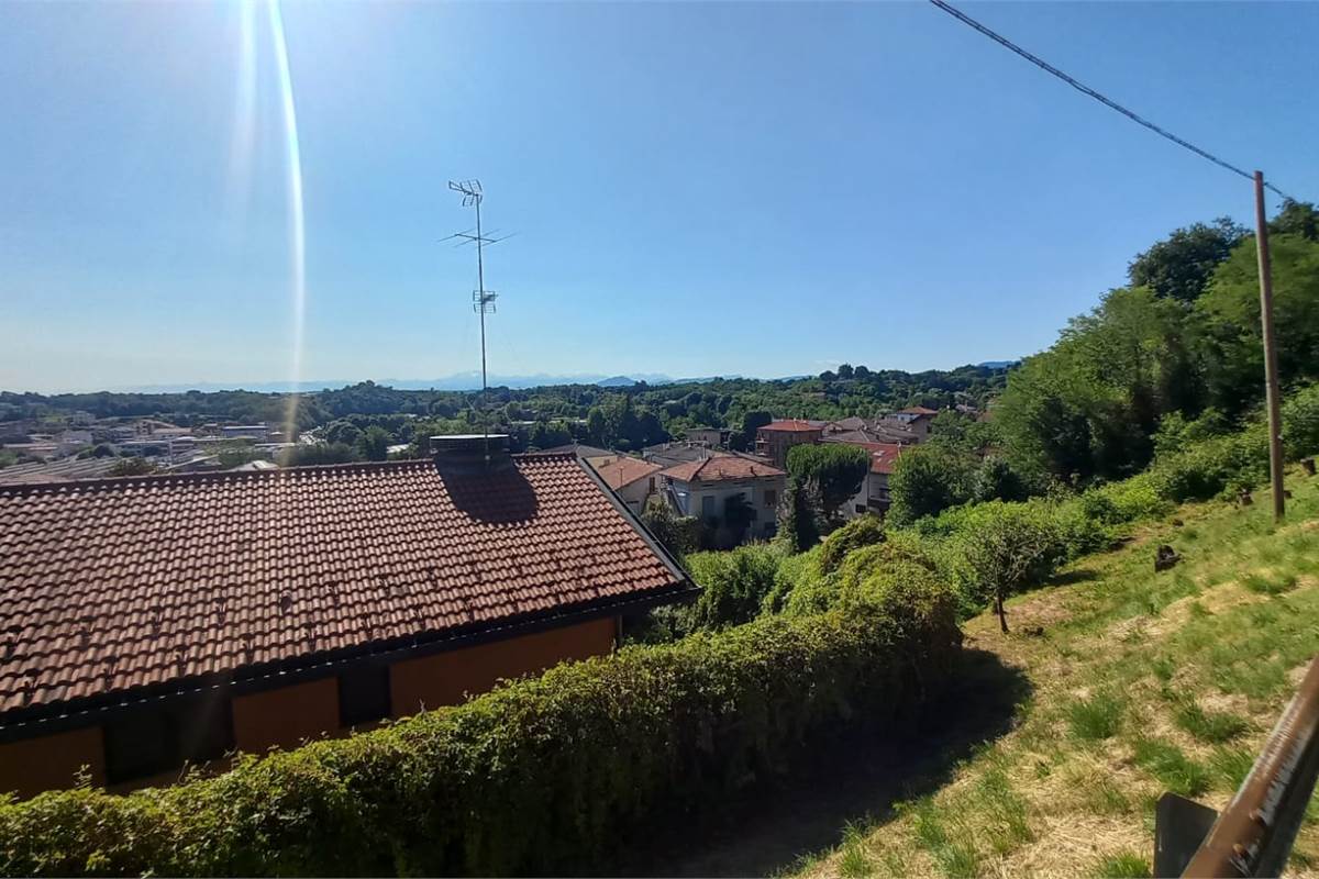 Nuova villa singola  in collina