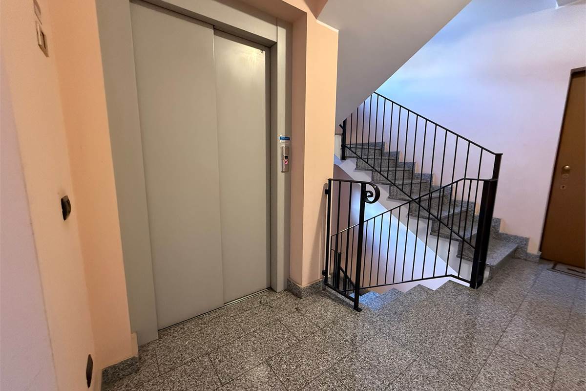 In collina ultimo piano con ascensore