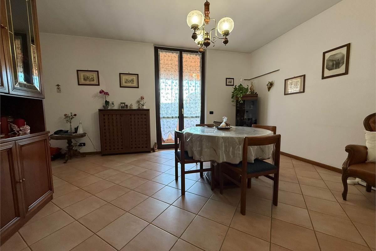 In collina ultimo piano con ascensore