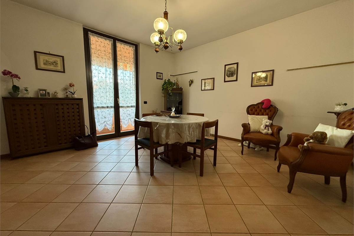 In collina ultimo piano con ascensore