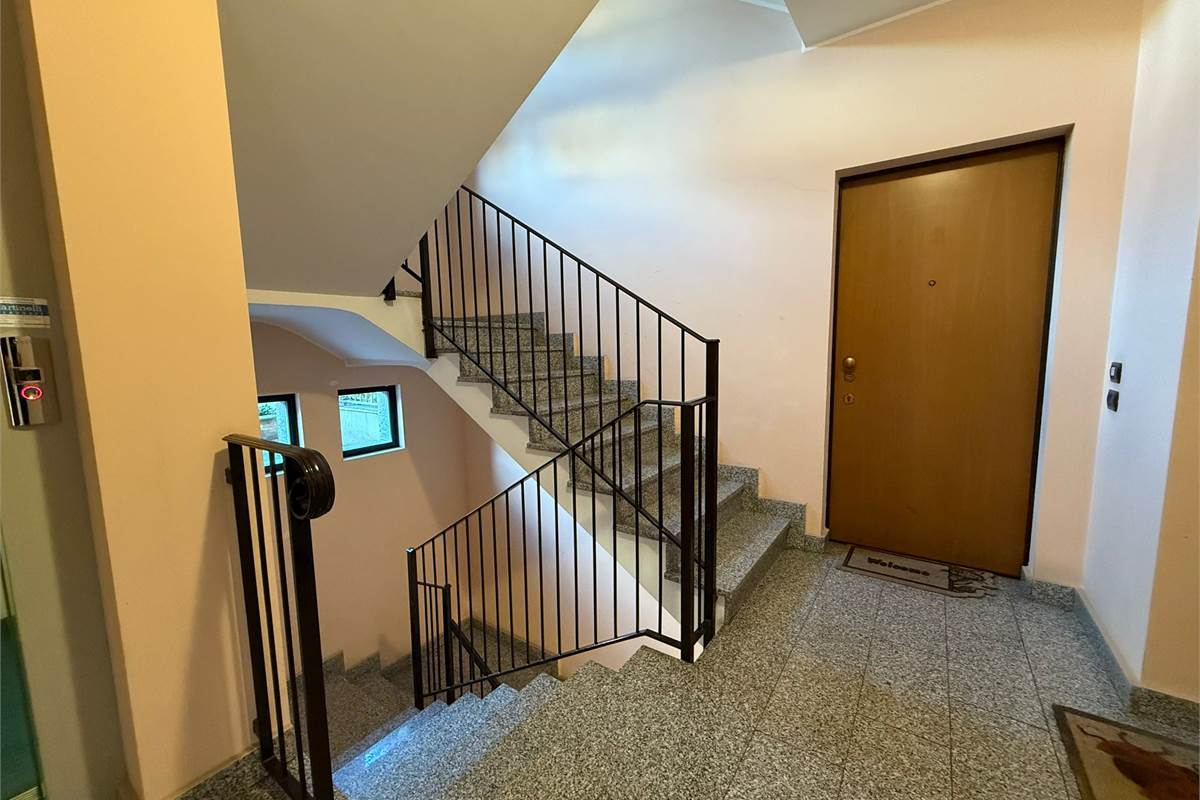 In collina ultimo piano con ascensore