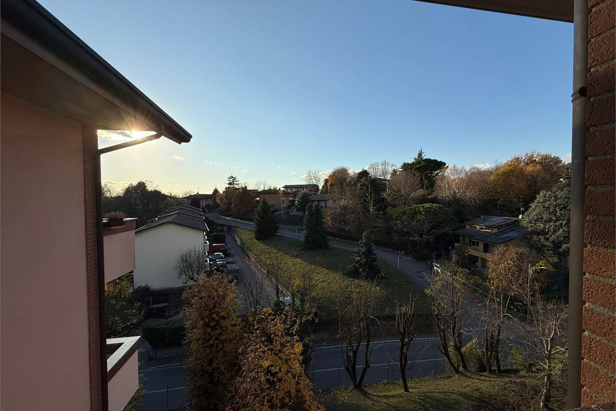 In collina ultimo piano con ascensore