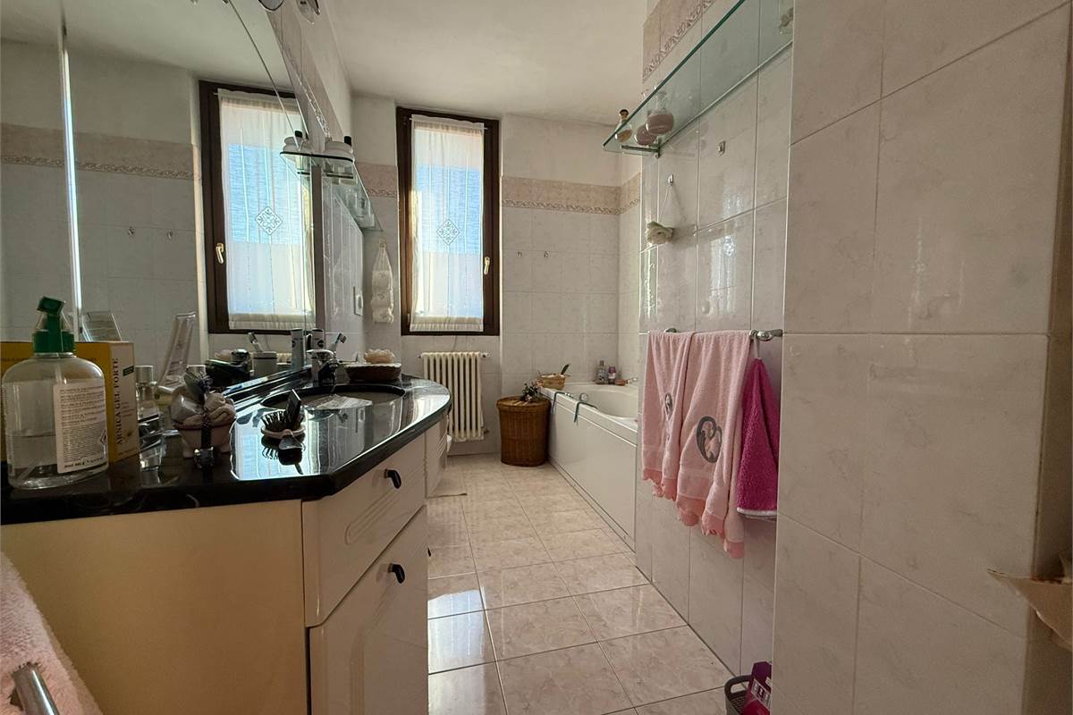 In collina ultimo piano con ascensore