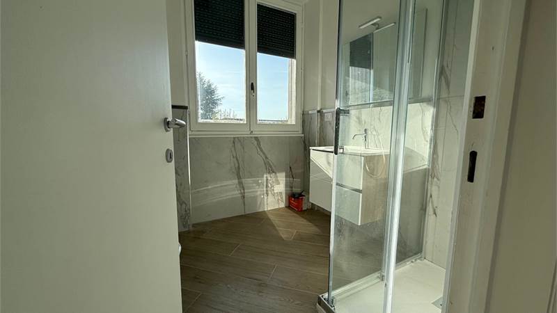 Spazi Generosi e Confort Moderno in Prestigioso Condominio Anni ’70