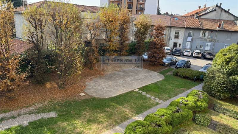 Spazi Generosi e Confort Moderno in Prestigioso Condominio Anni ’70