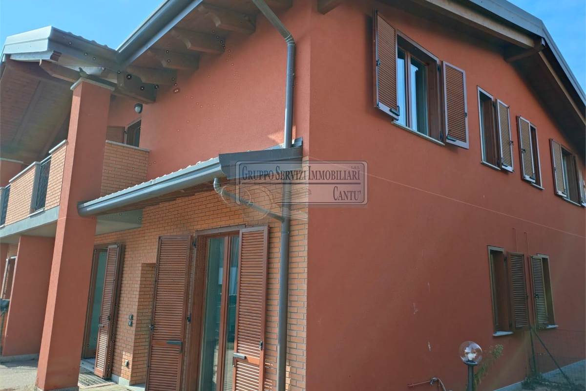 Villa a schiera di testa con giardino privato