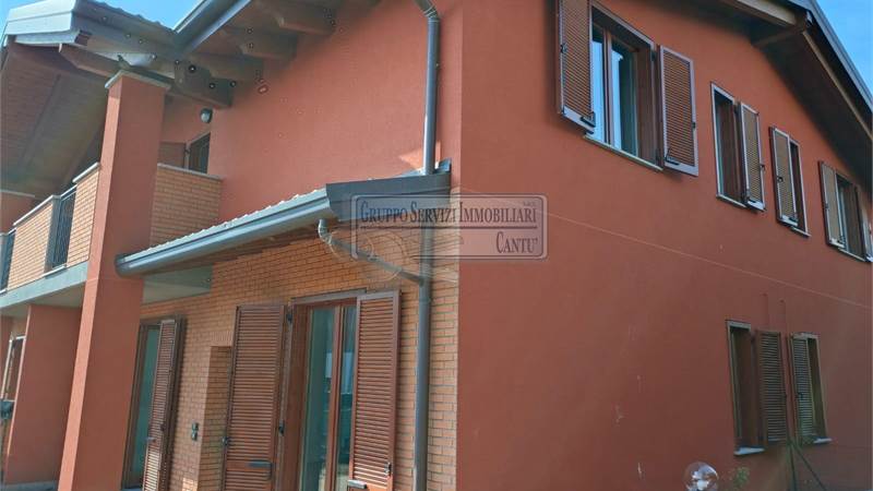 Villa a schiera di testa con giardino privato