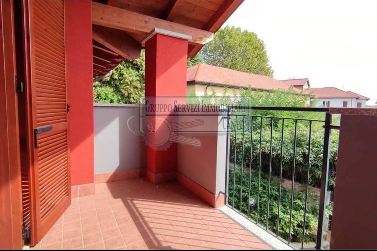 Villa a schiera di testa con giardino privato