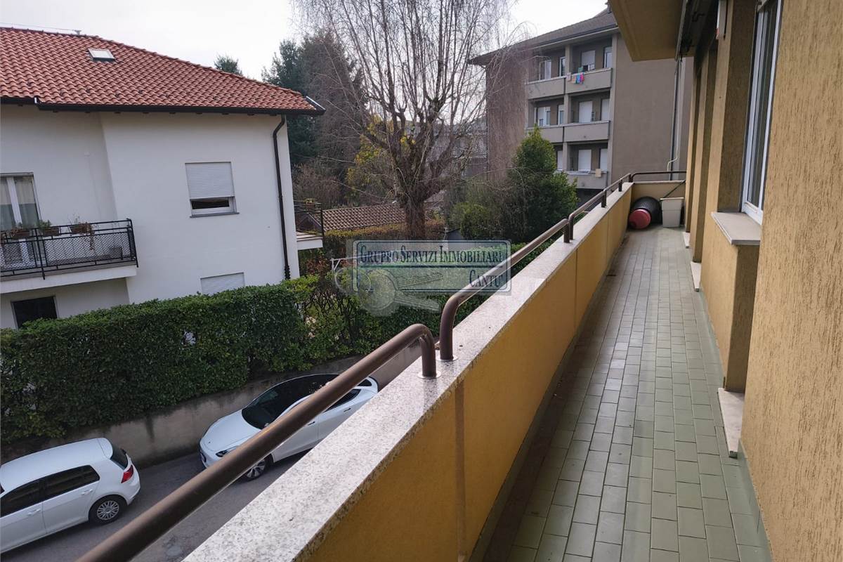Ampi spazi e luce: quadrilocale con balconi e box al piano terra