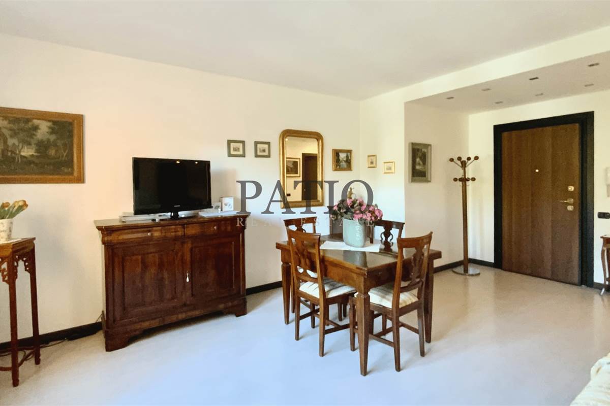 Como Breccia - Ampio Trilocale con Balconi e Box