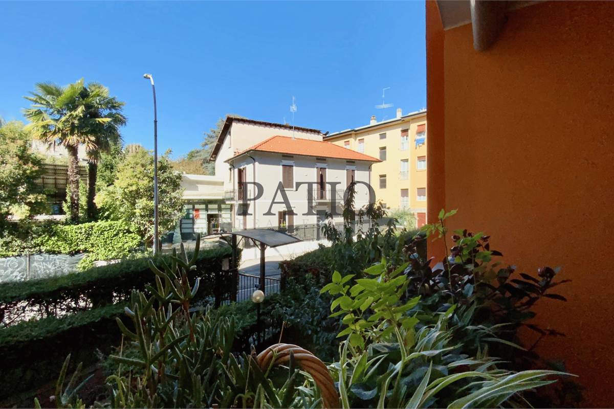 Como Breccia - Ampio Trilocale con Balconi e Box