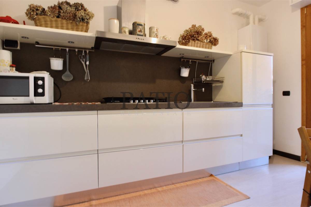 Como Breccia - Ampio Trilocale con Balconi e Box