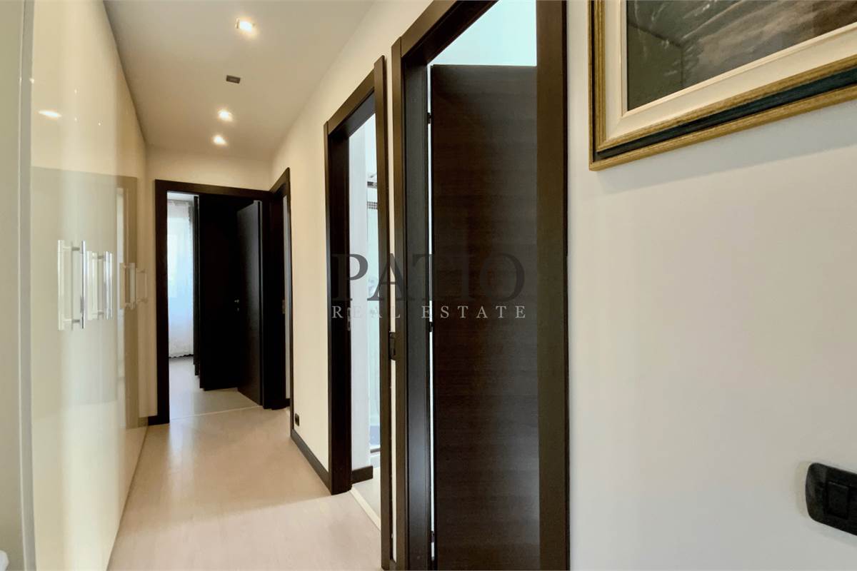 Como Breccia - Ampio Trilocale con Balconi e Box