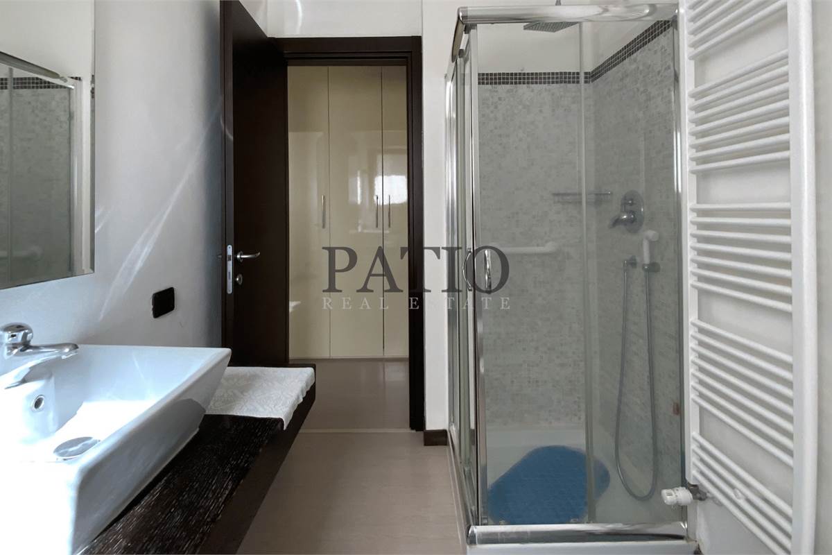 Como Breccia - Ampio Trilocale con Balconi e Box