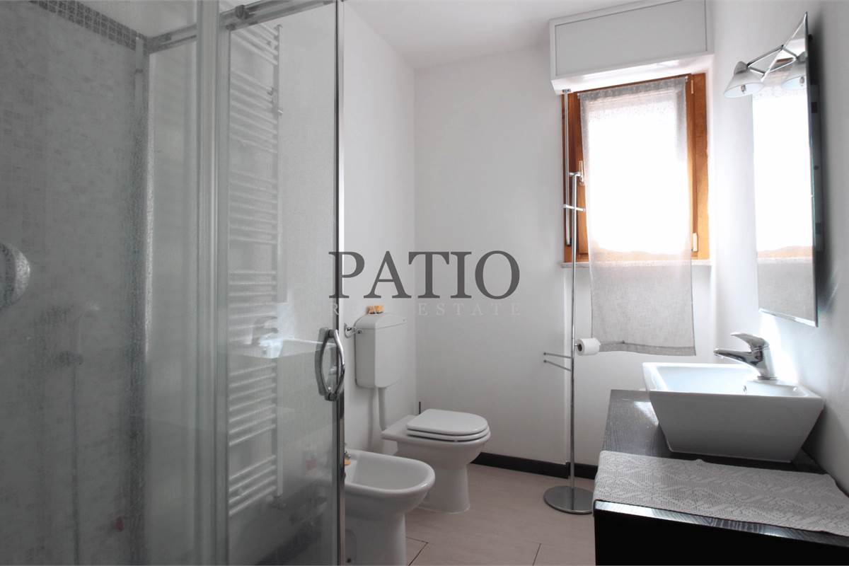 Como Breccia - Ampio Trilocale con Balconi e Box