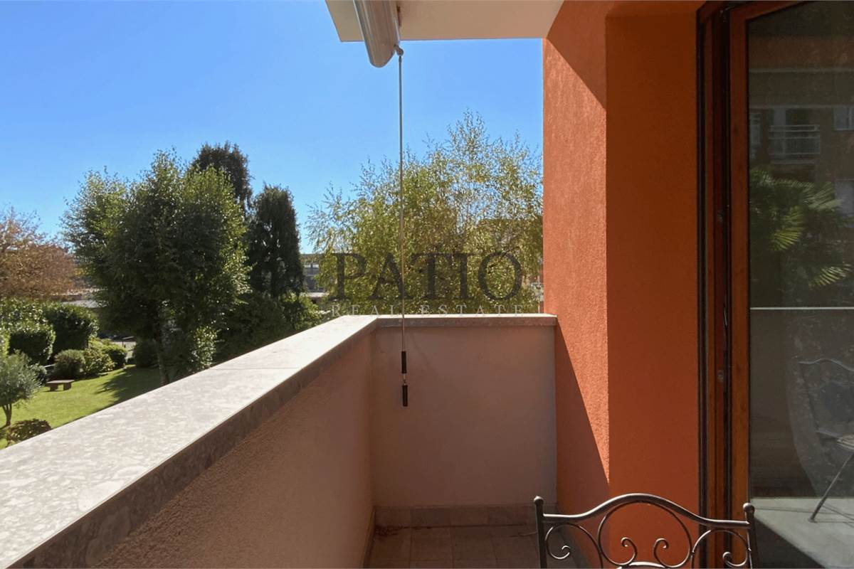 Como Breccia - Ampio Trilocale con Balconi e Box