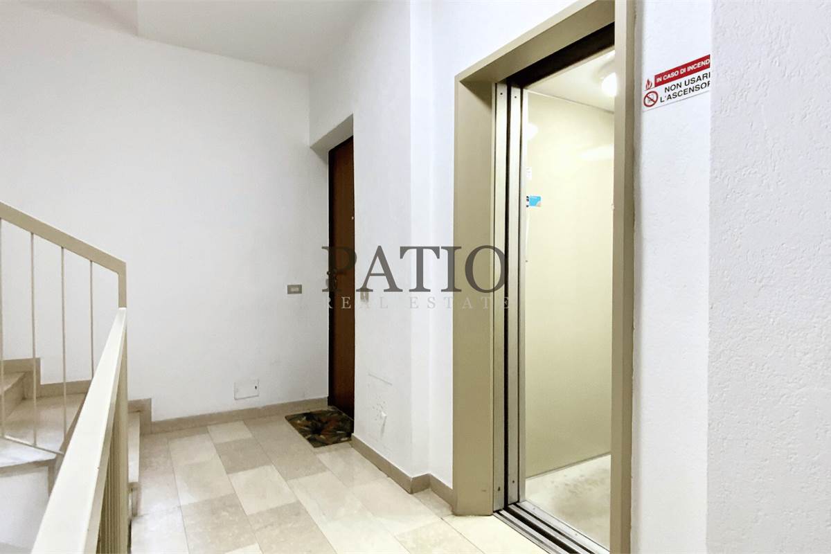 Como Breccia - Ampio Trilocale con Balconi e Box