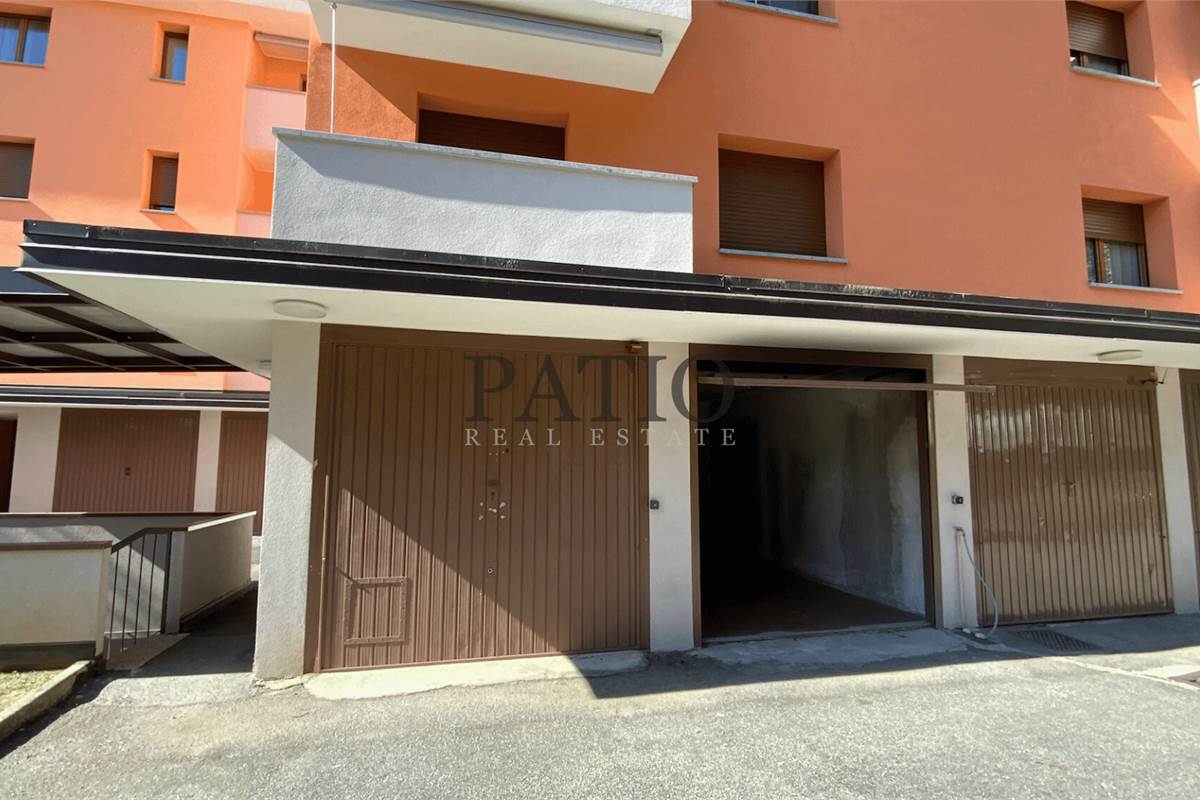 Como Breccia - Ampio Trilocale con Balconi e Box