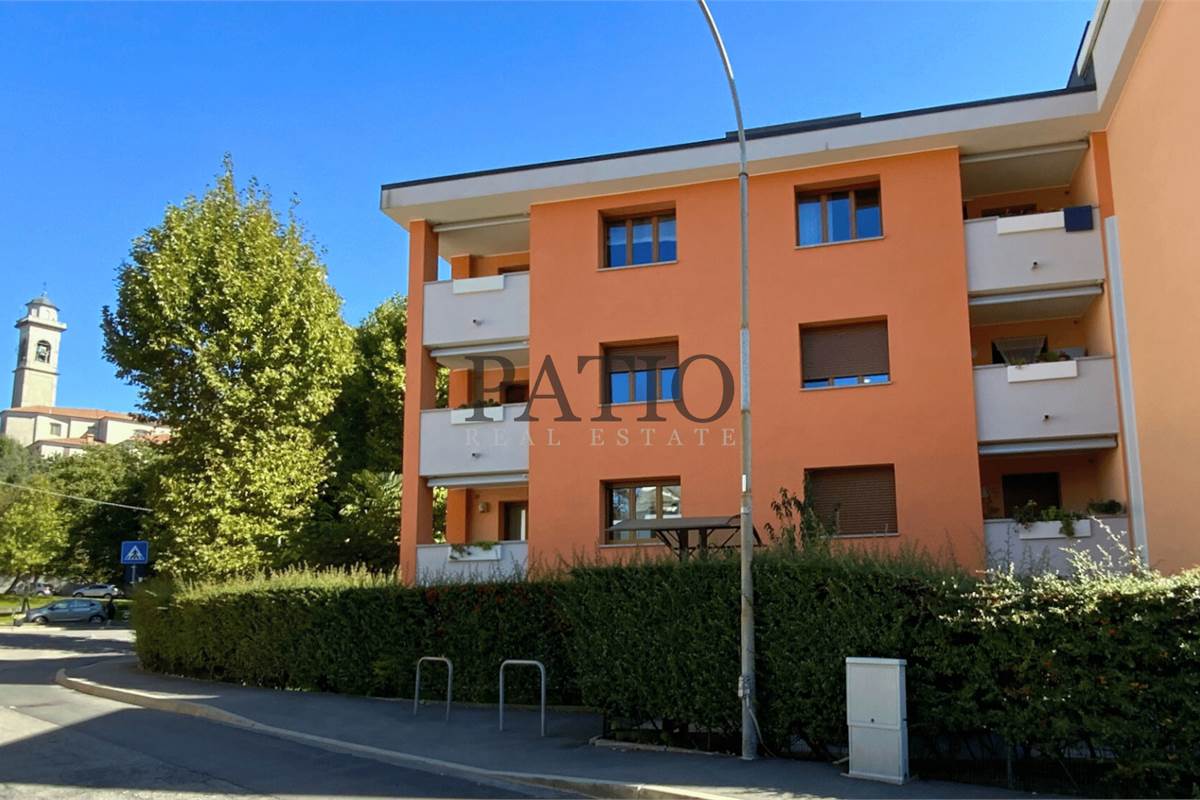 Como Breccia - Ampio Trilocale con Balconi e Box